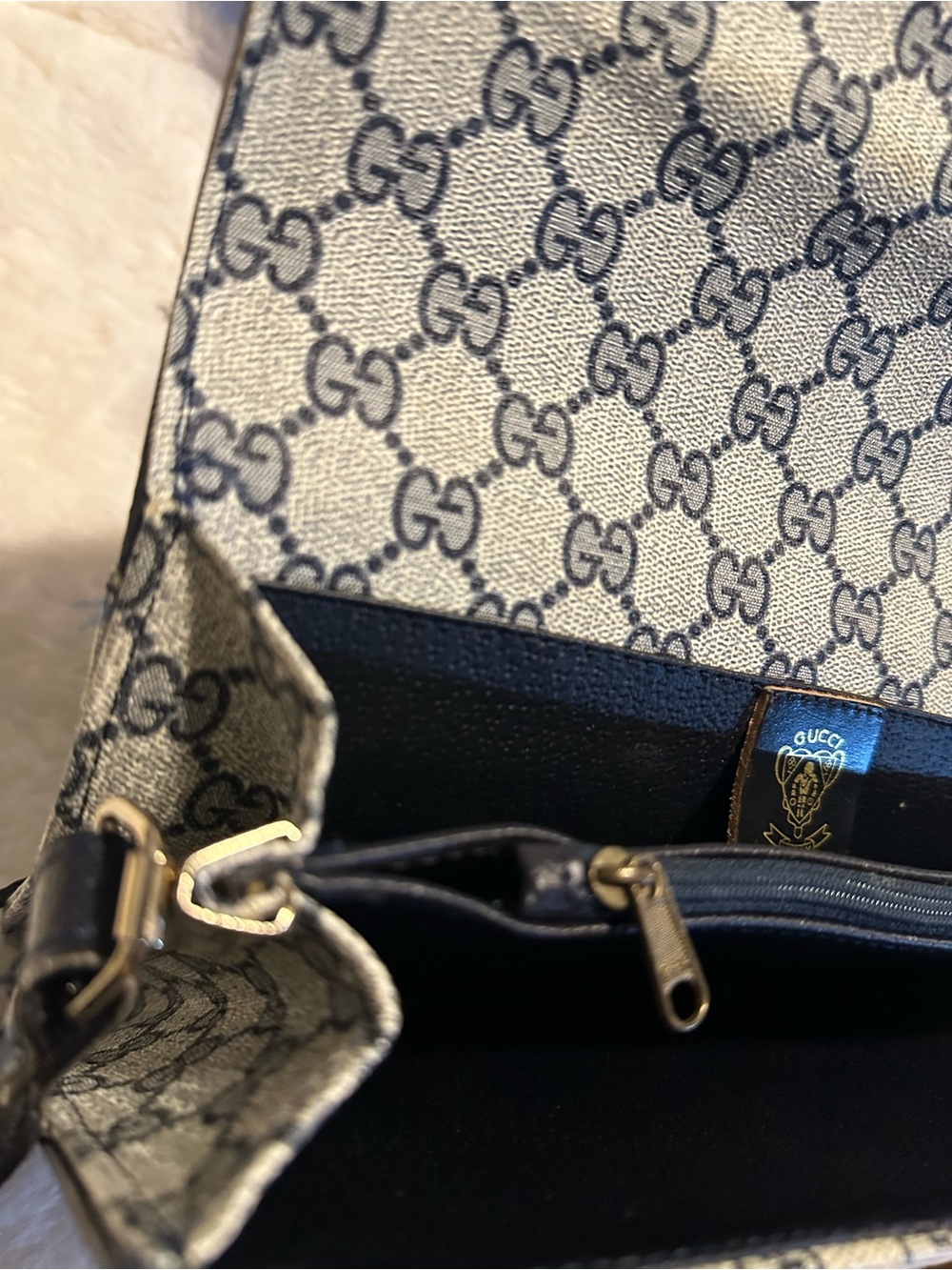 Vintage Gucci Navy & Beige GG Canvas Crossbody Red-Navy Web Stripe - Picture 6 of 9